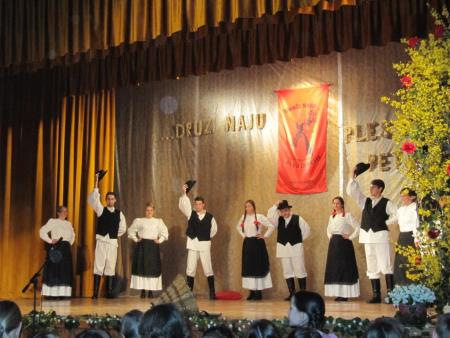 Prireditev Druži naju ples in petje posvečena dnevu žena 12